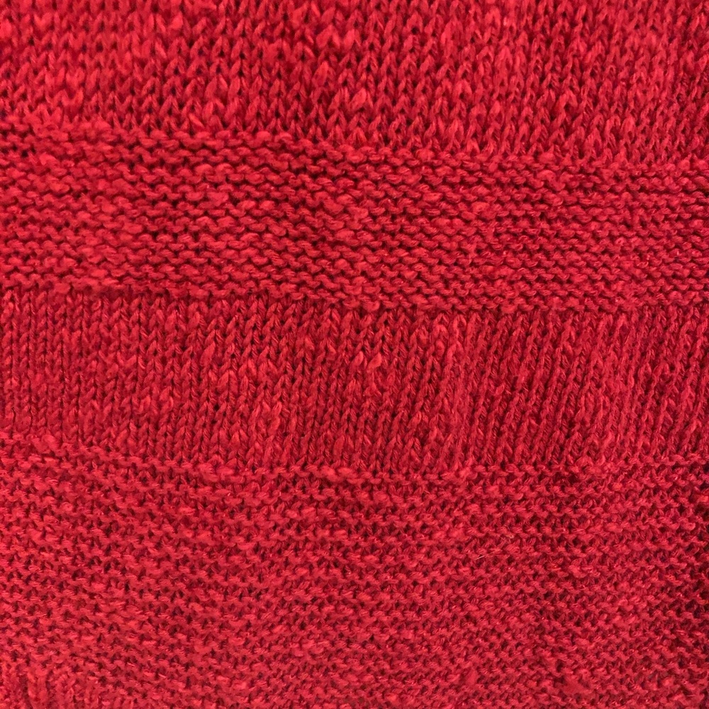 Red sweater - Picture 4 of 4